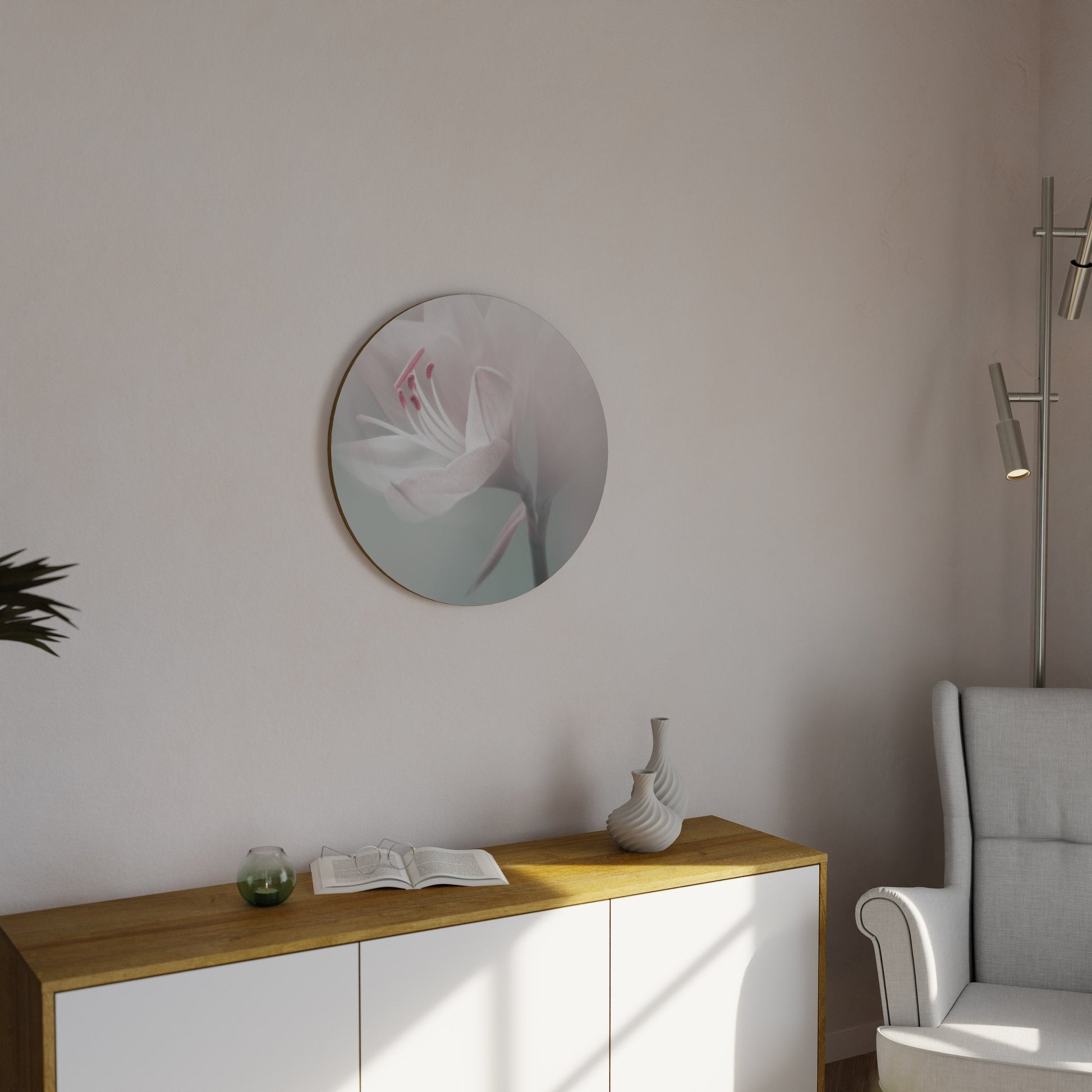 GENTLE LILY Round Wall Art