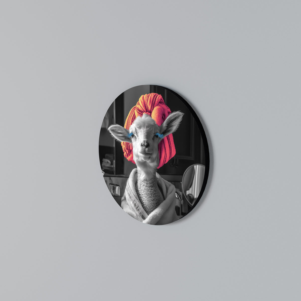 COUTURE CUDDLE Round Wall Art