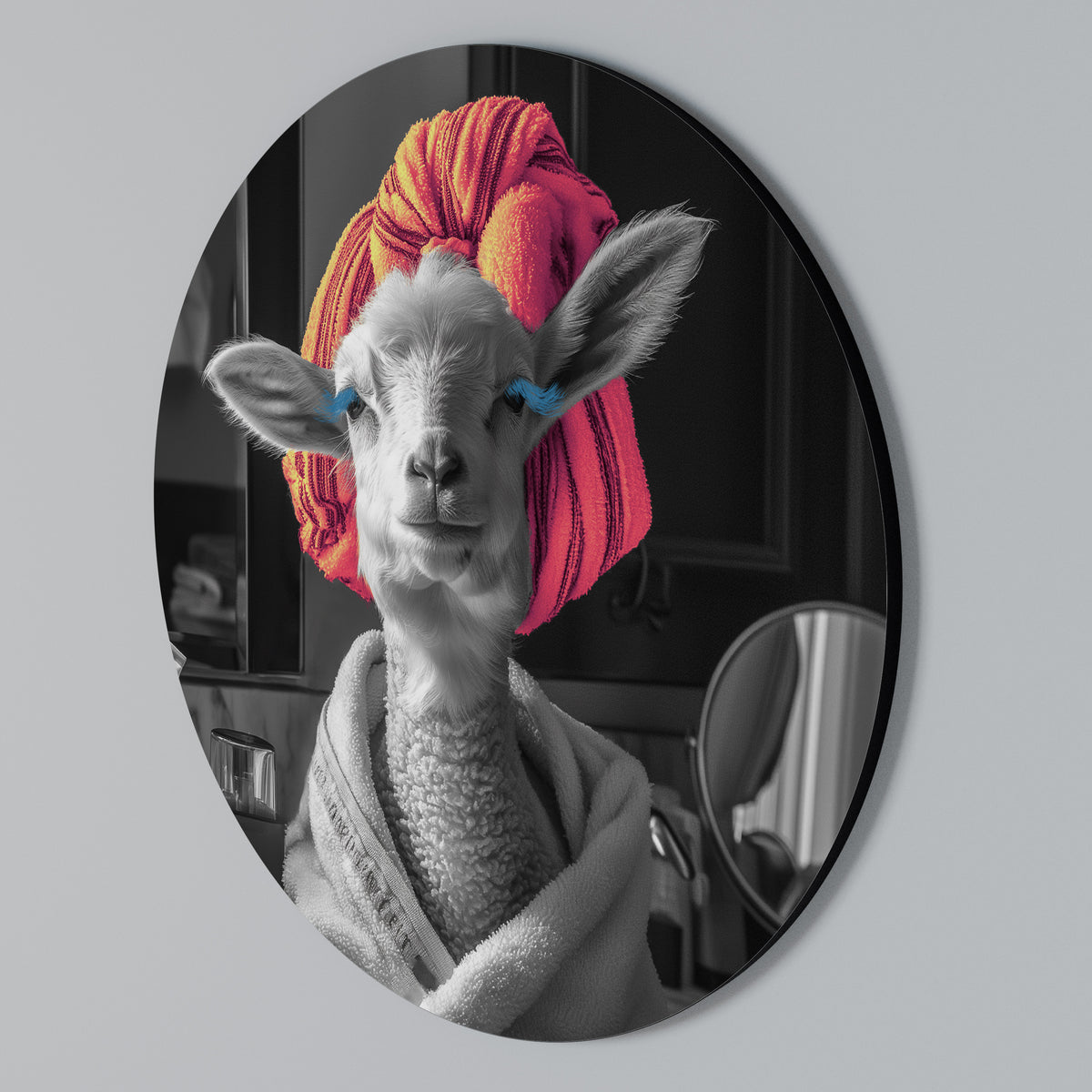 COUTURE CUDDLE Round Wall Art