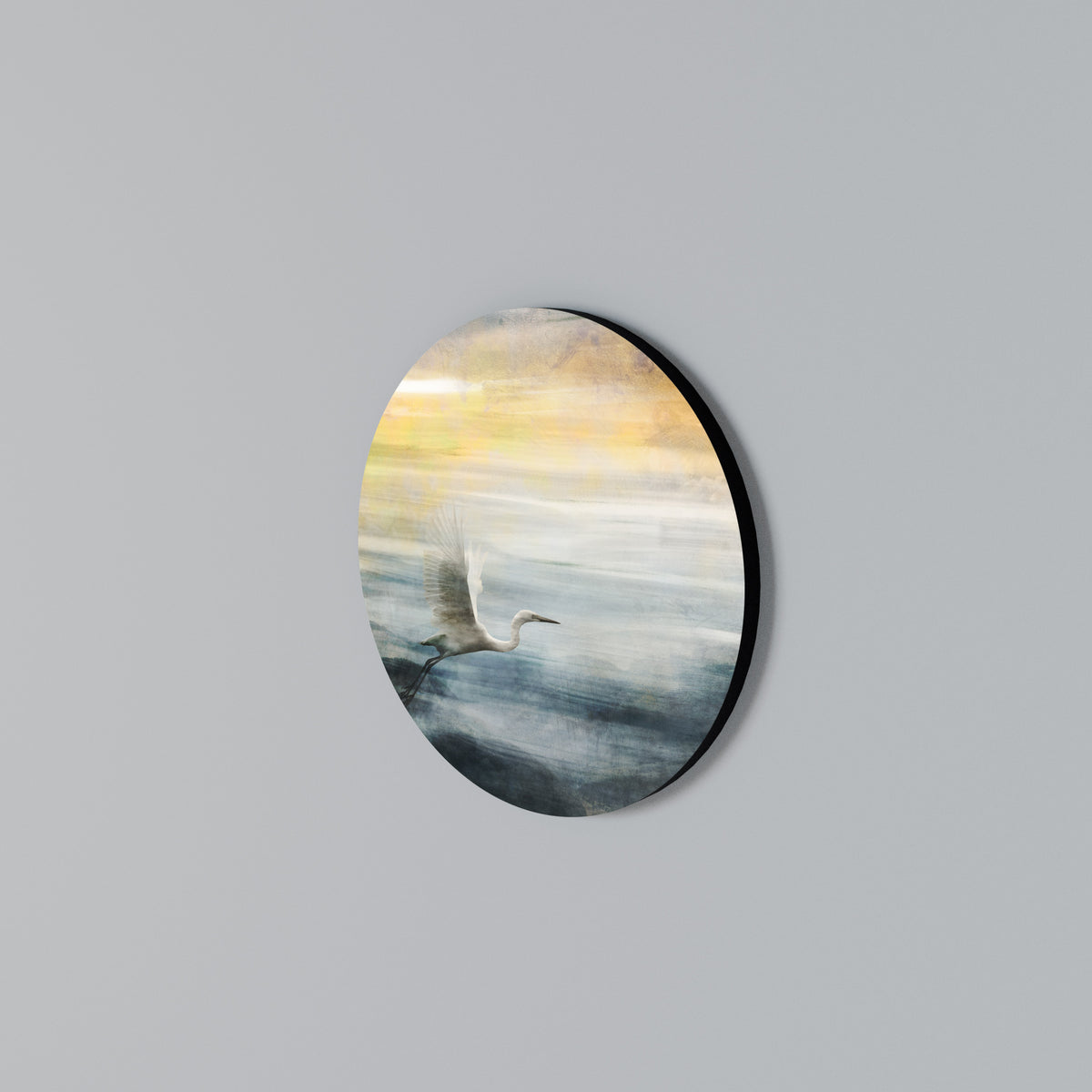 HERON IN FLY Round Wall Art