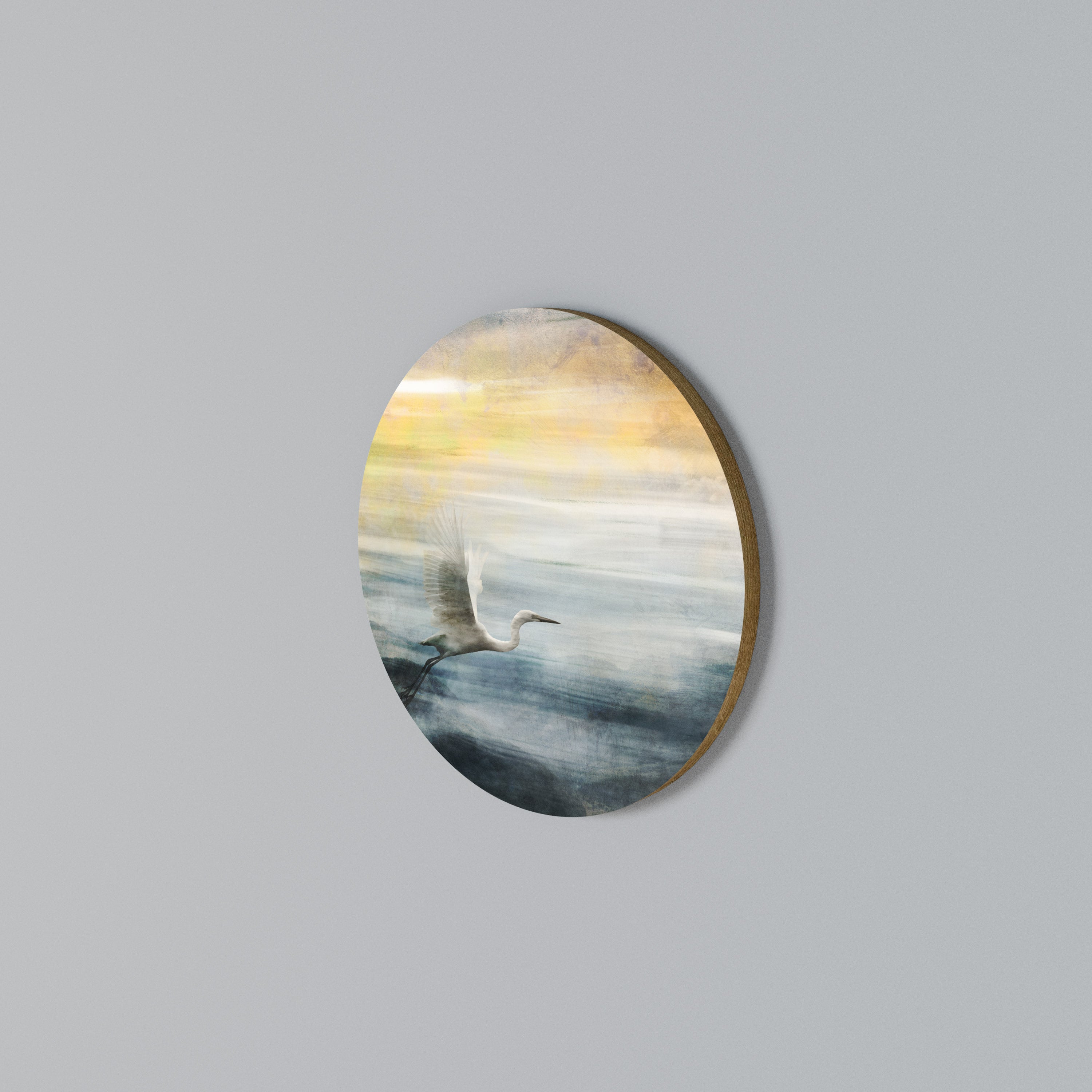 HERON IN FLY Round Wall Art