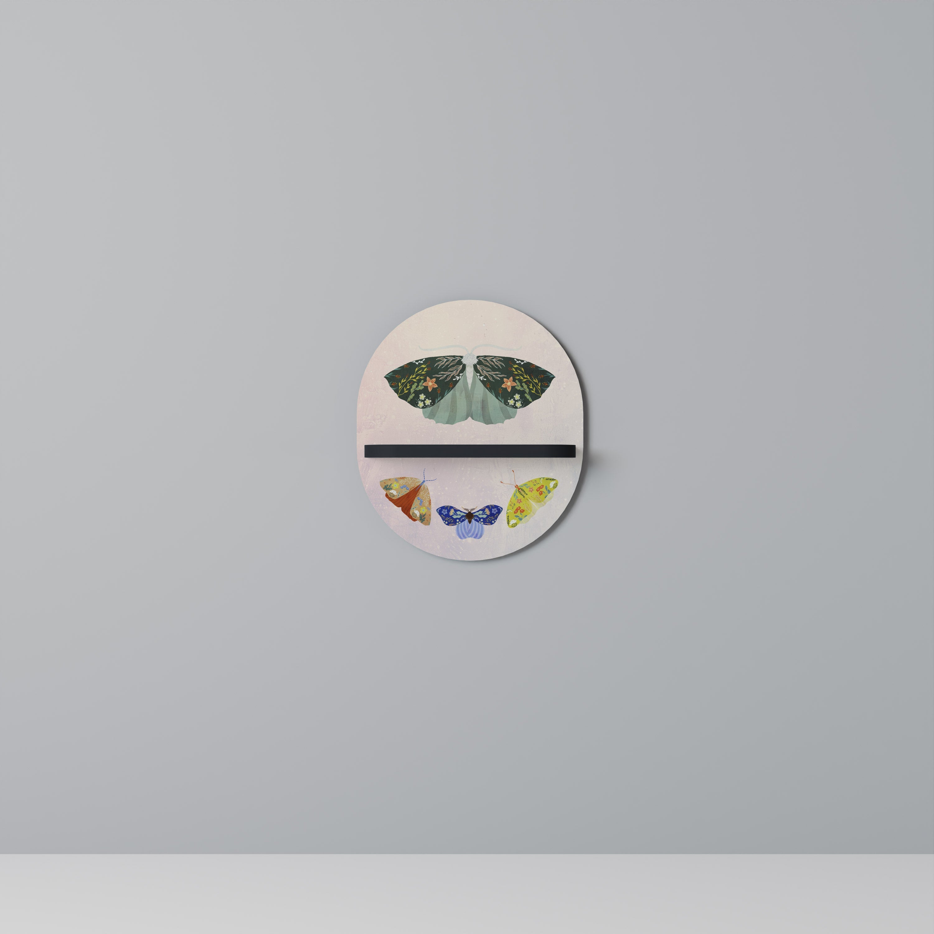 Étagère d'art ovale MOTH INTO THE LIGHT en finition noire